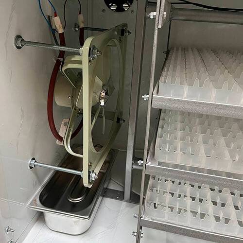 Incubator automat