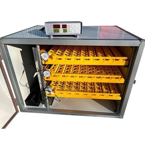 Incubator automat 6