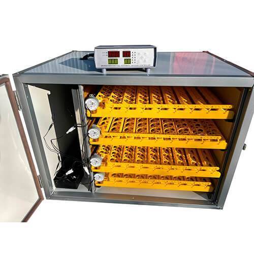 Incubator automat 7